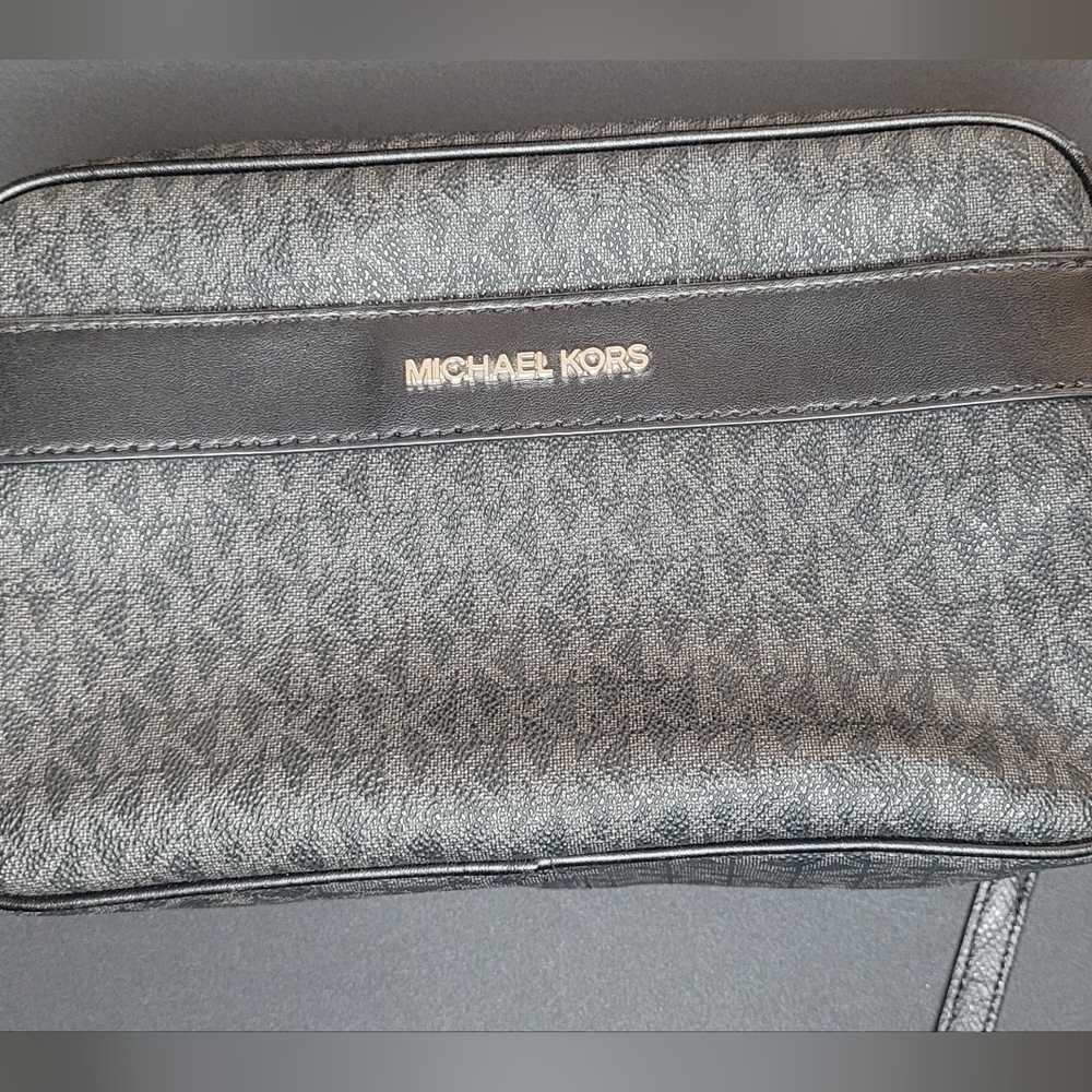 Michael kors crossbody